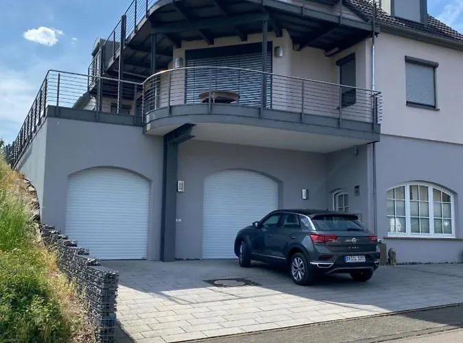 Schlossberg Panoramamoselblick * Lieser